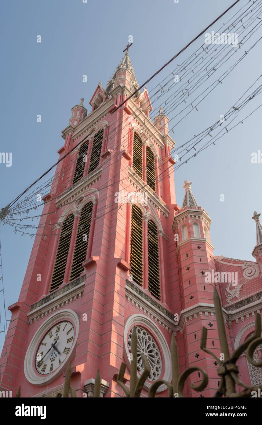 Église rose, Ho Chi Minh Ville, Vietnam Banque D'Images