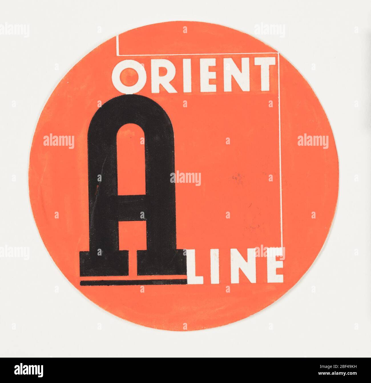 Etude pour une ligne d'Orient de étiquette de bagages. Etude pour une conception circulaire d'une étiquette adhésive pour bagages Orient Line. Grande lettre « A » en noir, désignant la zone du navire vers laquelle les bagages étaient dirigés, avec du texte en blanc, en haut au centre: ORIENT; en bas à droite: LIGNE; rejointe par une ligne fine et blanche. Banque D'Images