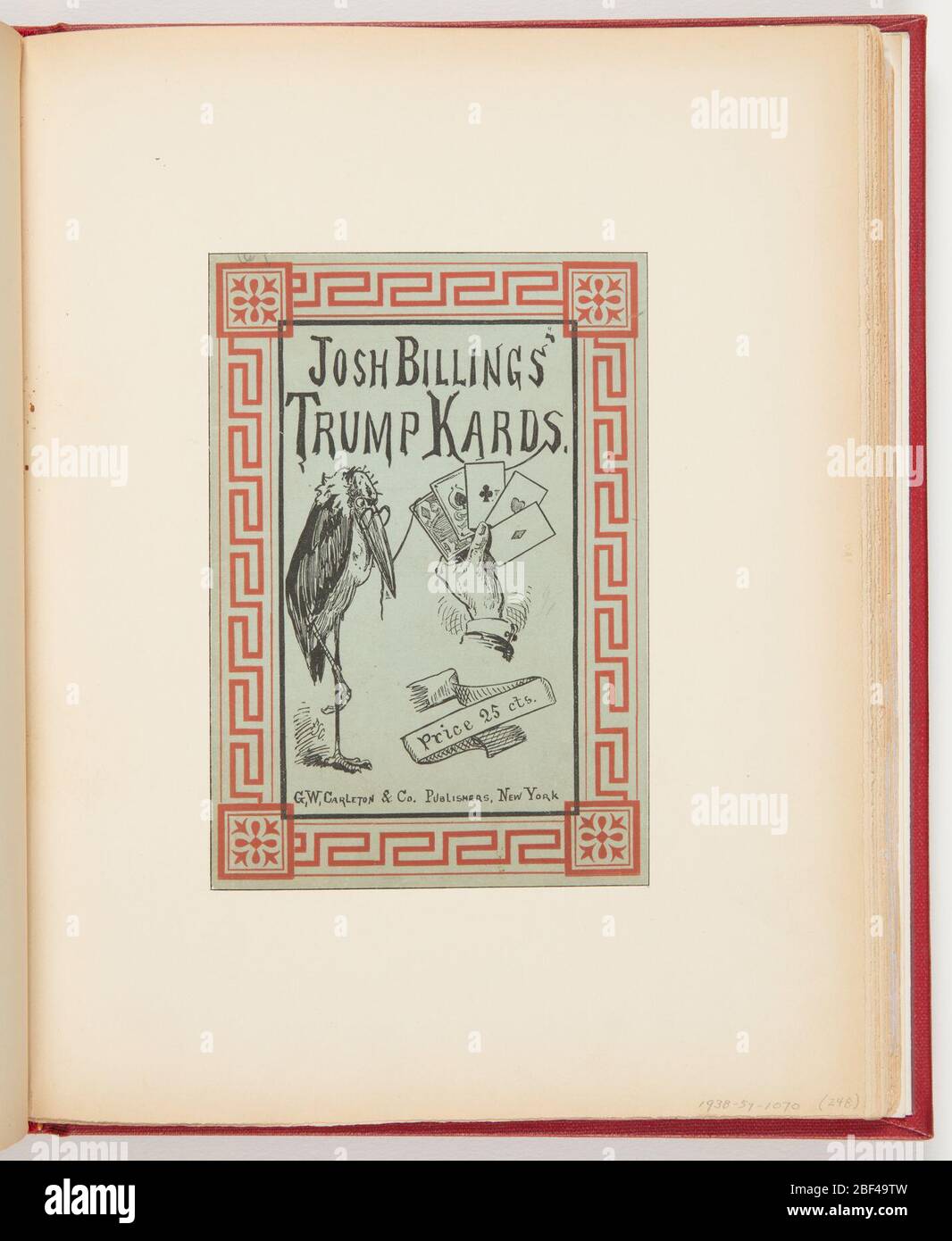 Couverture pour Trump Kards. Couverture pour les cartes Trump de Josh Billings. Boarders rouges géométriques. A gauche, grue avec une jambe relevée et des verres ronds. Au centre à droite, tenez plusieurs cartes à jouer; ci-dessous, bannière avec prix. Banque D'Images