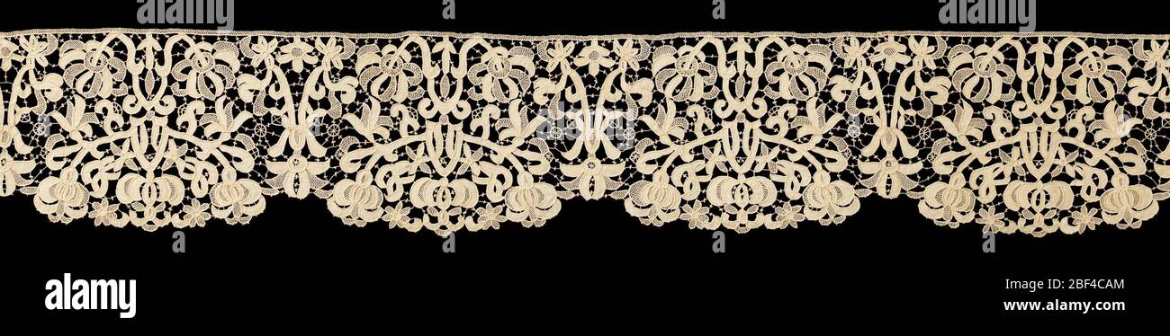 Bordure. La conception des fleurs et des feuilles travaille en relief et est reliée à des mariées ornementales. Banque D'Images