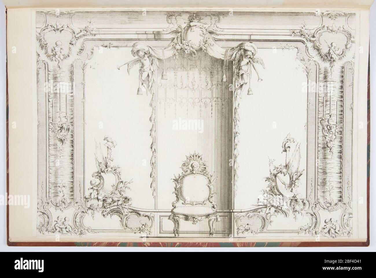 Design pour une chambre Grotto. Intérieur montrant l'horloge, bancs avec jambes en morceaux de bois placés en formation diagonale avec des feuilles; arrière des bancs décorés avec des écailles de poisson et encadrés par des courbes et des plantes fantastiques. Banque D'Images