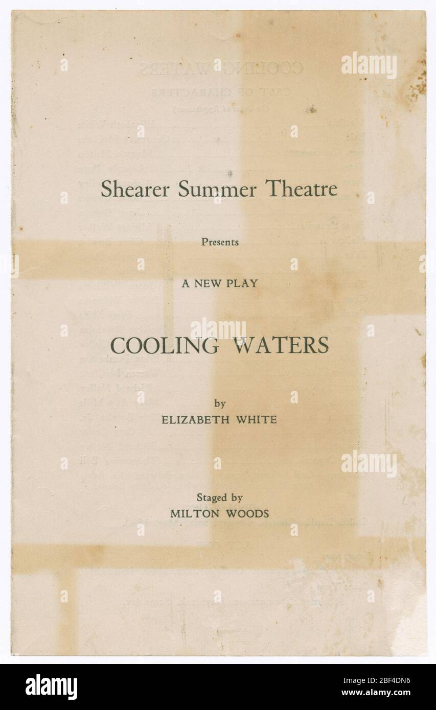 Programme de production des eaux de refroidissement des théâtres d'été de Shearer. Programme de la pièce « Cooling Waters » de Liz White, tel que organisé par Milton Woods au théâtre d'été Shearer. Le programme est composé de texte imprimé en blanc sur du papier blanc. Banque D'Images