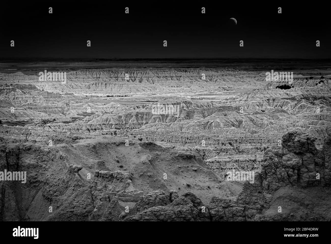 Vue sur la lune sur les Badlands dans le Dakota du Sud. Banque D'Images