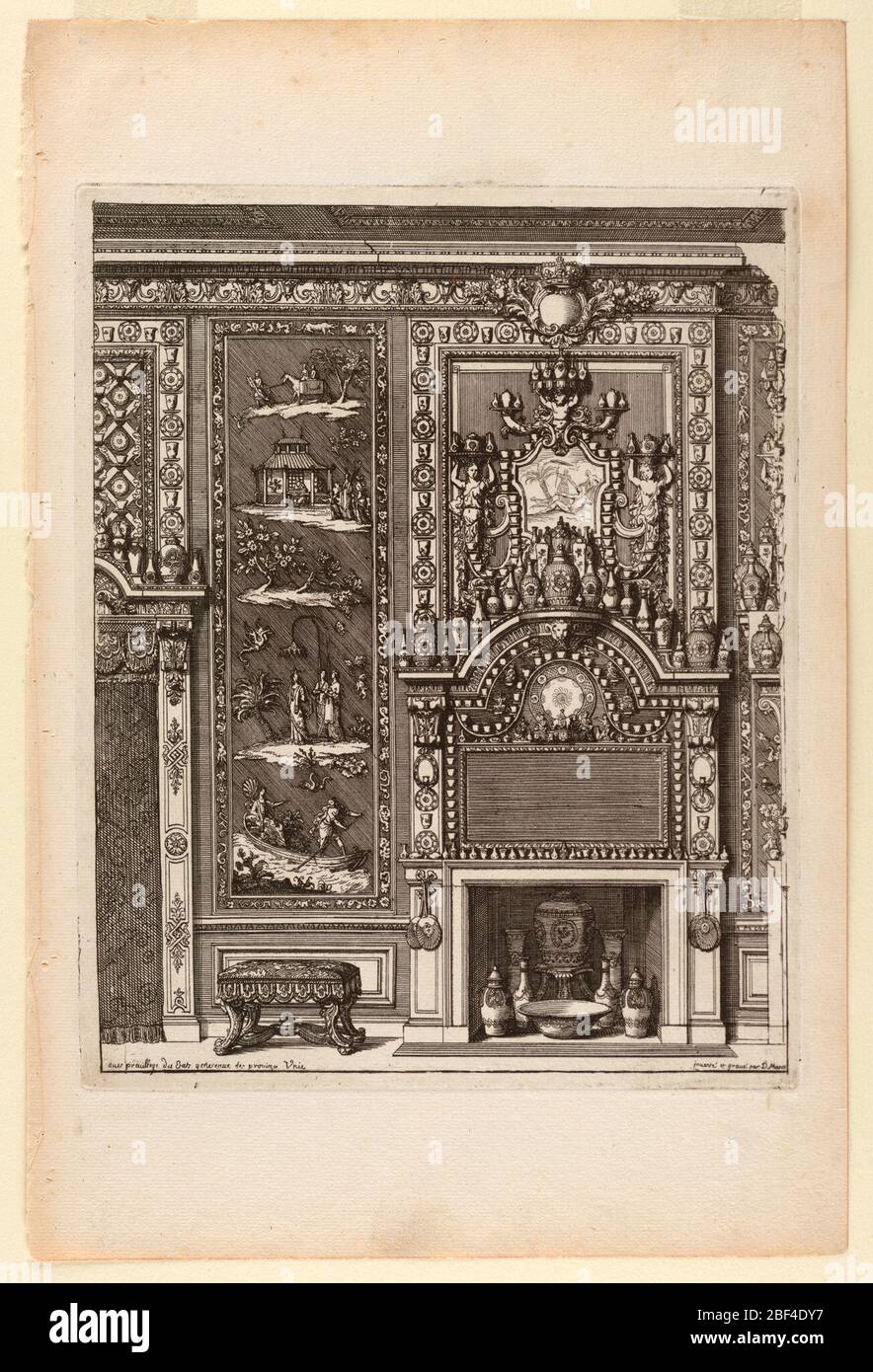 Design pour un mur de cheminée avec panneaux laqués et porcelaine de Nouvelles Chiminees Faittes en Pluiteur en Droits de la Hollande et autres provinces du dessert de D Marot. Un design pour une pièce de mantlepart et un panneau mural par Marot. La pièce de mantlele est très ornée. Le panneau mural représente des scènes de la nature. Banque D'Images