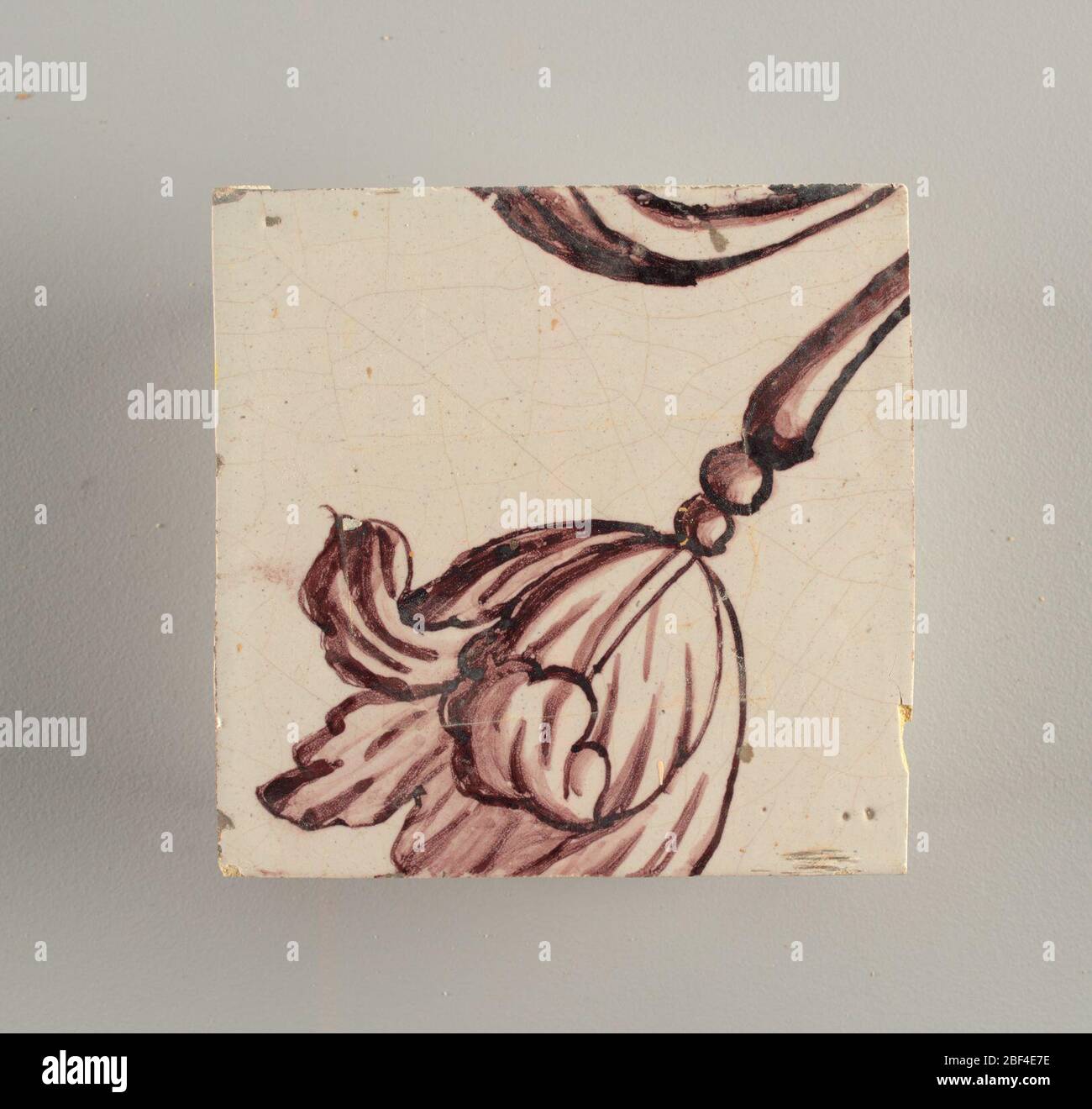 Face au mur. Conception de course pour une frise ou un dado, composée de rouleaux de feuillage et de strapwork, et quatre motifs répétitifs - une femme assise dans un petit médaillon ovale vertical, un puto assis sur une base rocagée, et strapwork en forme axiale. Banque D'Images