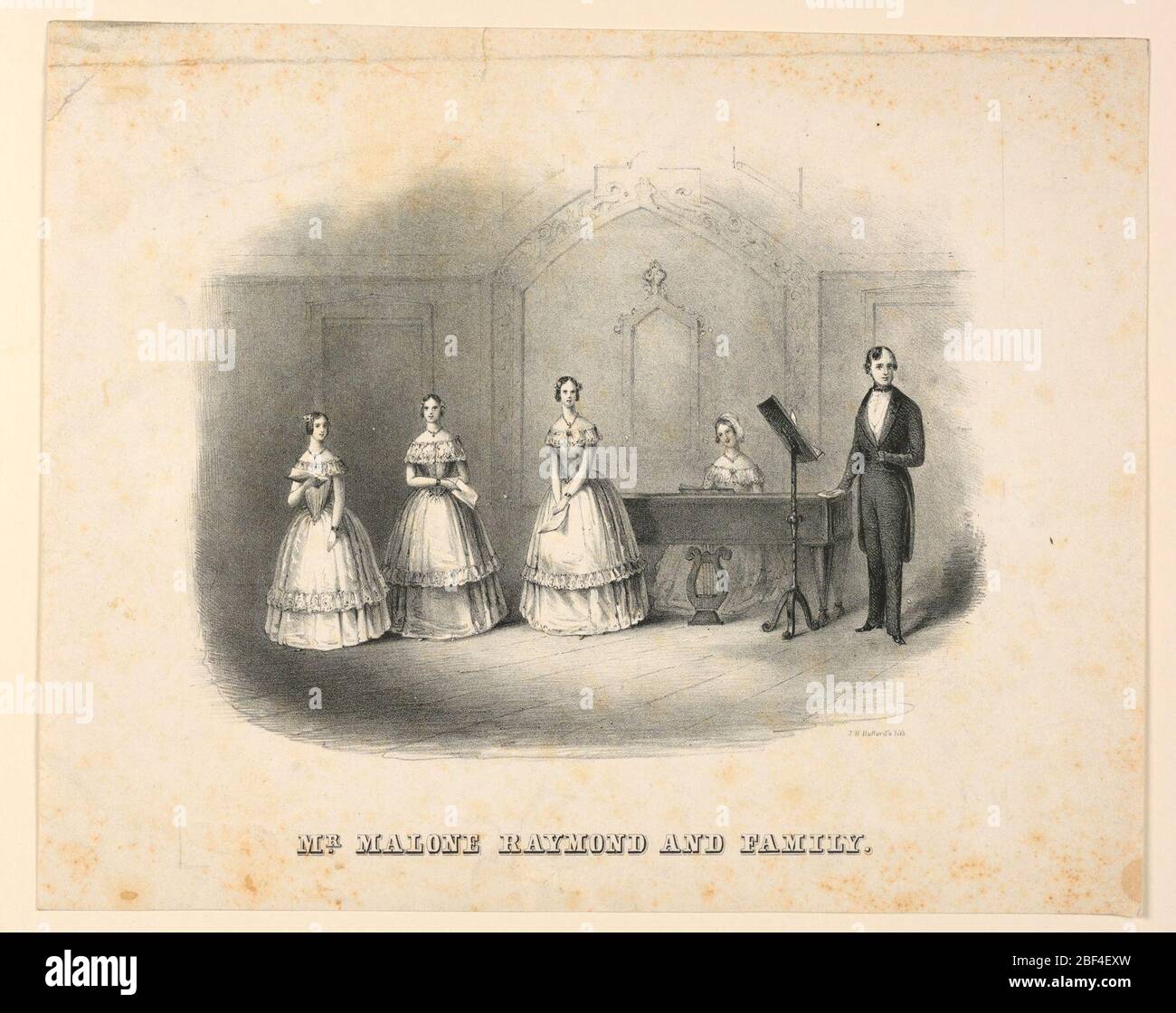 M. Malone Raymond et famille. Rectangle horizontal. Vue de la vignette de la scène. Une femme assise à une pianoforte et trois autres debout à gauche, tous en costumes similaires. Malone Raymond se tient devant un kiosque à musique à droite. Légende : « mr. Malone Raymond et famille.' En bas à droite: 'J. H. Banque D'Images