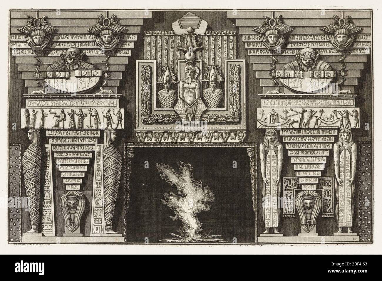 Étruscan Chimneypiece de divers Maniere dadornare i cammini. Cheminée décorée avec des attributs égyptiens : momies, masques, plusieurs figures, panneaux avec hiéroglyphes. Banque D'Images