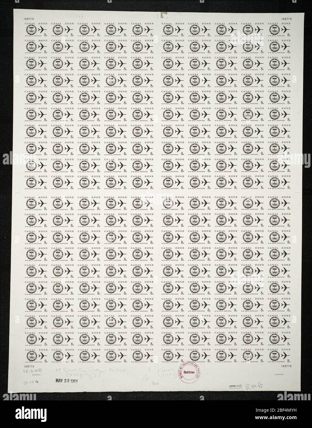 Étanchéité de la zone Canal 8 c et étanchéité de la plaque Jet plane. Les épreuves certifiées de plaque sont la dernière preuve imprimée de la plaque avant d'imprimer les timbres au Bureau de l'gravure et de l'impression. Ces épreuves de plaque sont uniques, avec les signatures et la date d'approbation. Banque D'Images
