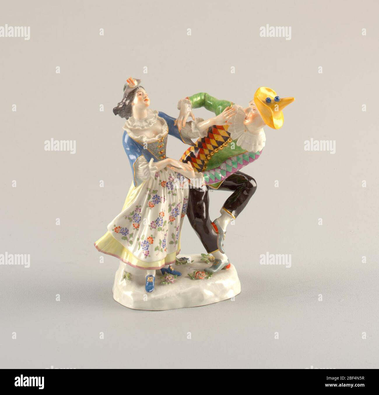 Figure d'un Arlequin et d'une Columbine dansante. Danse de l’Arlequin et de la Columbine des Commedia del’Arte. Banque D'Images