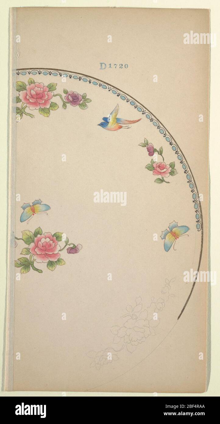 Conception d'une plaque. Design pour une assiette partielle décorée sur la bordure dorée avec des ovales bleu clair, la frontière a un oiseau coloré, roses et violettes avec des feuilles vertes, et un papillon; le puits est décoré avec des roses et un papillon. Conception non terminée en graphite dans le coin inférieur droit. Banque D'Images