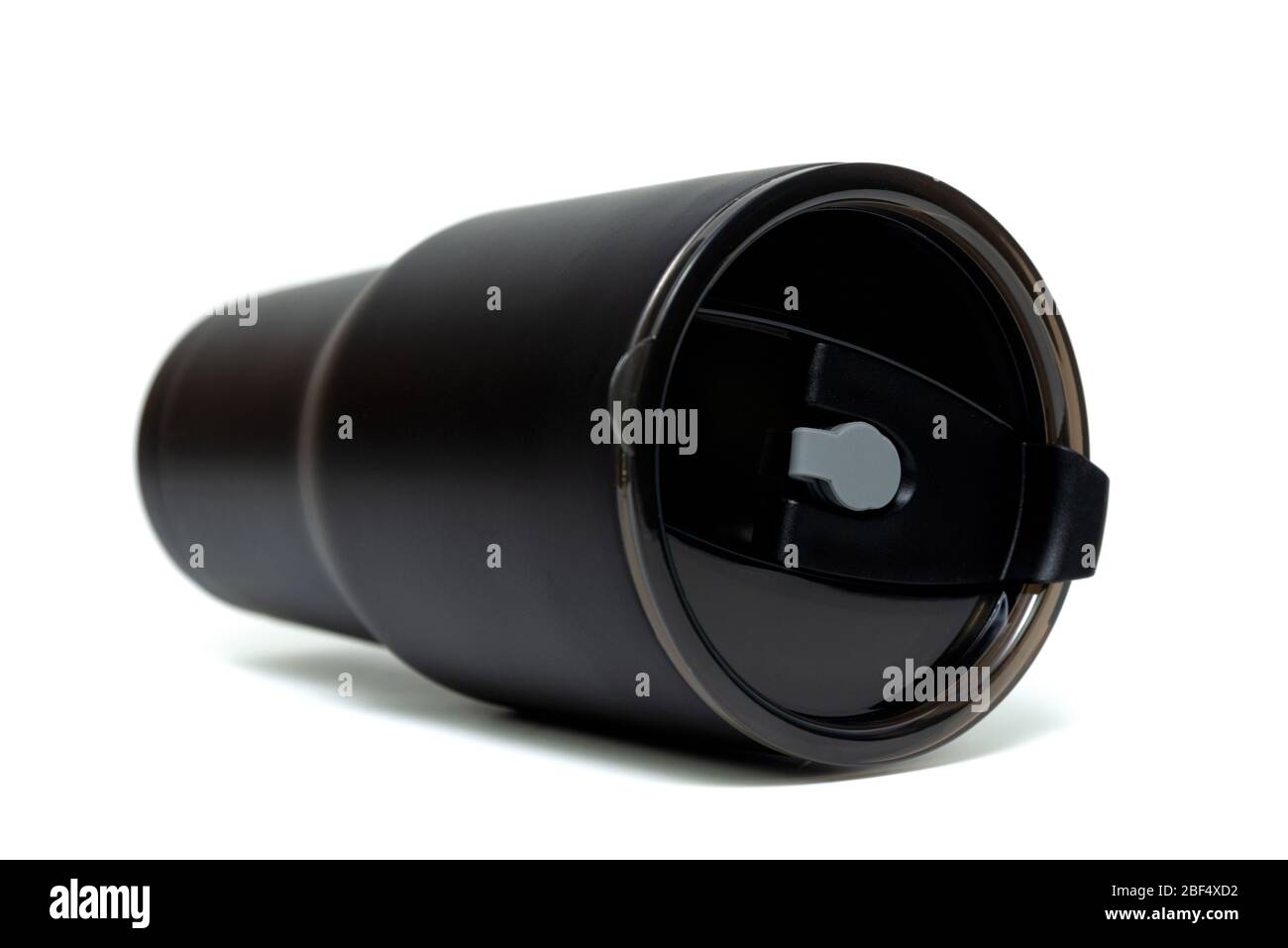Couleur Noir acier inoxydable gobelet ou tasse de stockage chaud et froid isolé sur fond blanc. Banque D'Images