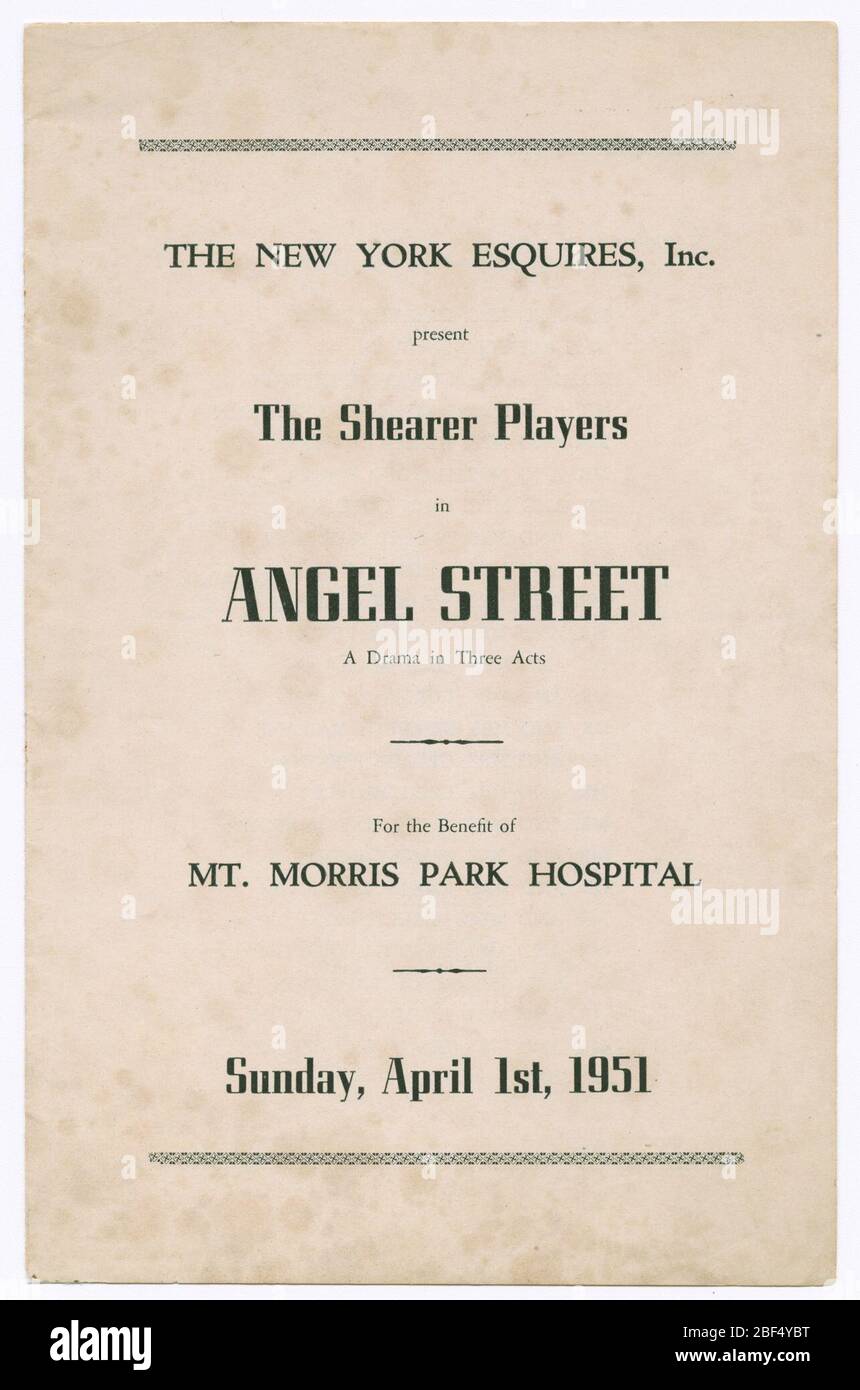 Programme pour la production de Shearer Players d'Angel Street. Programme de production de "rue Angel" réalisé par les joueurs de Shearer composé de texte imprimé noir sur papier blanc. Liz White a agi et dirigé dans la production, qui a été sponsorisée par New York Esquires, Inc Banque D'Images