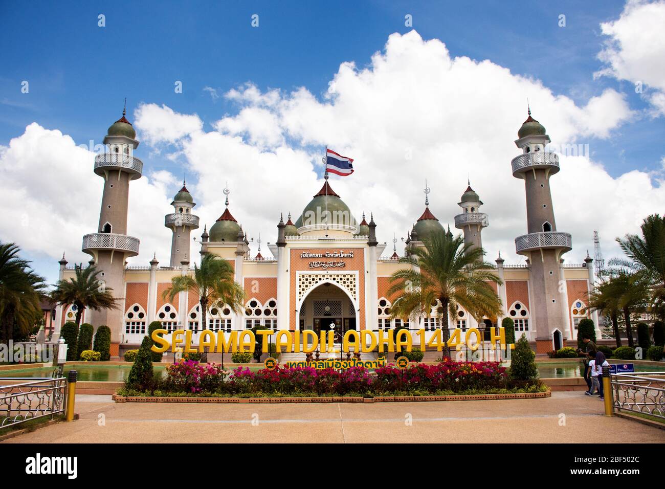 PATTANI, THAÏLANDE - 16 août : les thaïlandais et les voyageurs étrangers voyagent visiter et respecter la prière à la Mosquée centrale ou Masjid klang de Pattani au sou Banque D'Images
