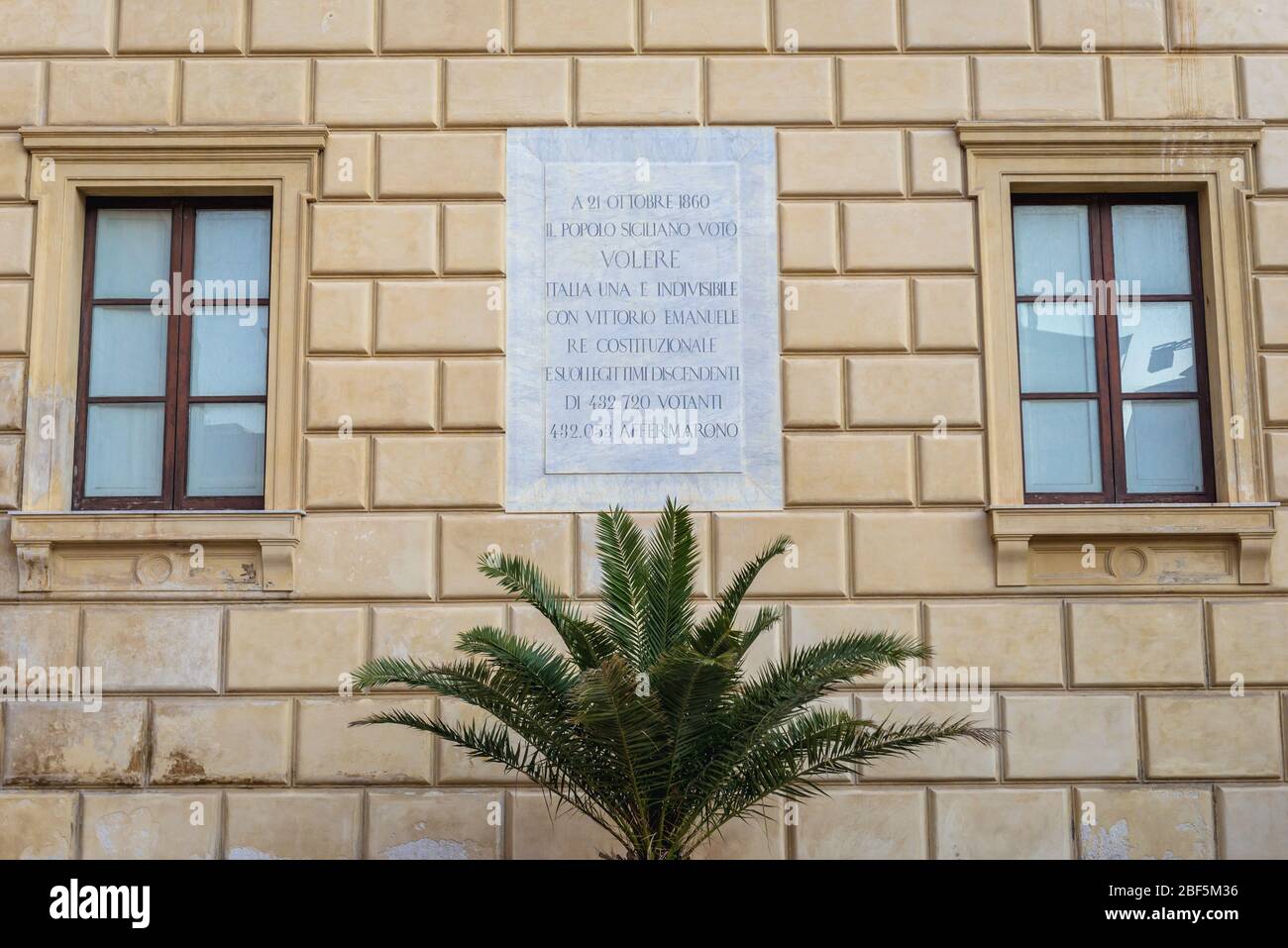 Le Mémorial se dresse sur une façade du Palais de Praetorian sur la Piazza Pretoria, également appelée place de la honte dans la ville de Palerme sur l'île de Sicile dans le sud de l'Italie Banque D'Images