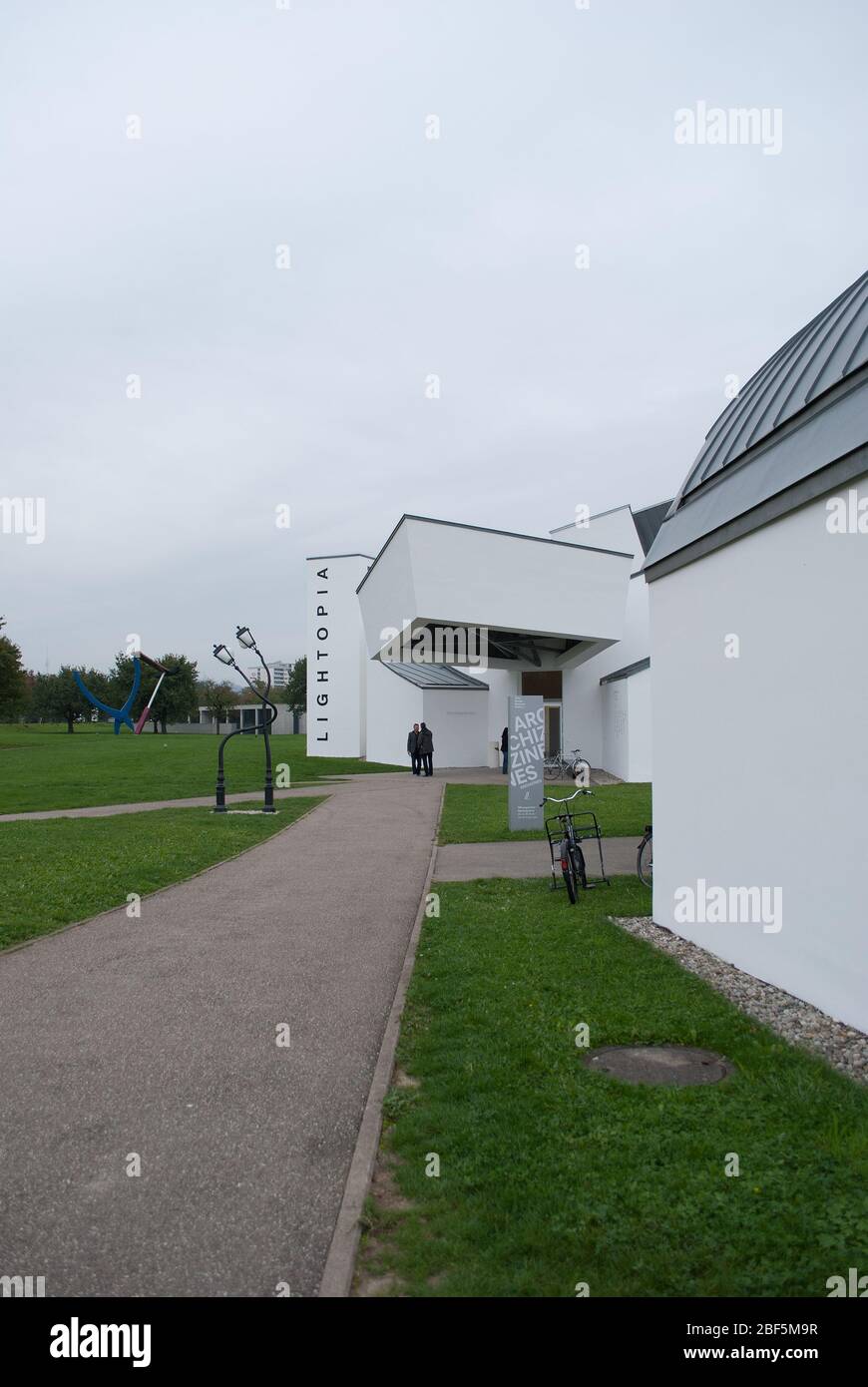 White Deconstructivist Architecture Vitra Design Museum Gallery Vitra Campus by Frank Gehry Banque D'Images