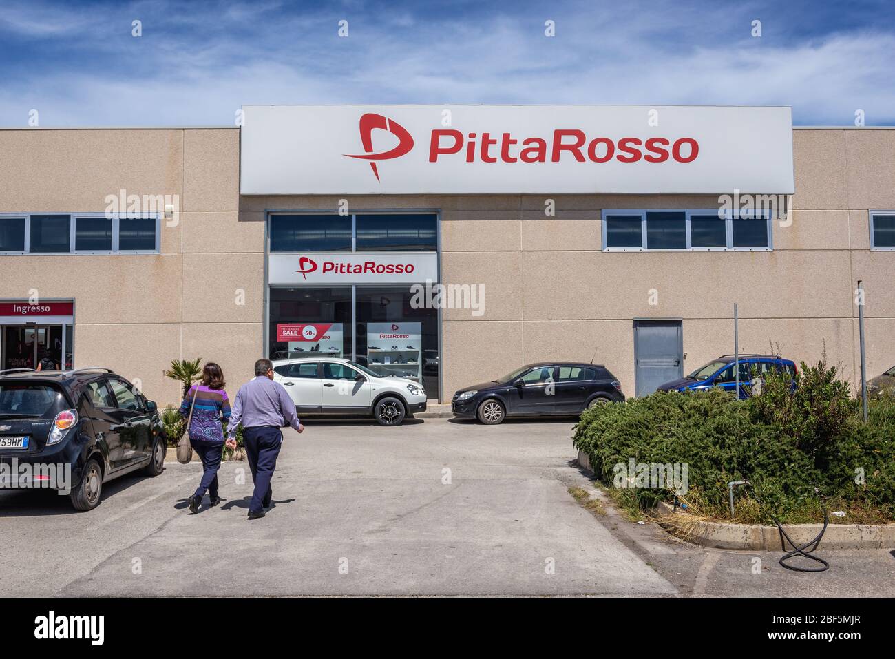 Magasin de chaussures PittaRosso à Trapani sur l'île Sicile en Italie Photo  Stock - Alamy