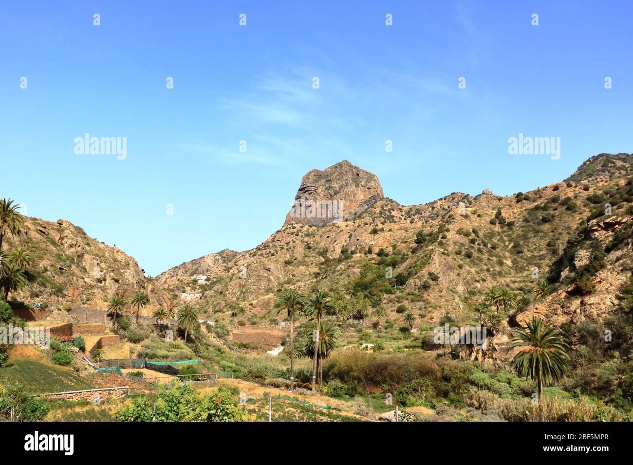 La Gomera - Roque El Cano au-dessus de la ville de Vallehermoso Banque D'Images