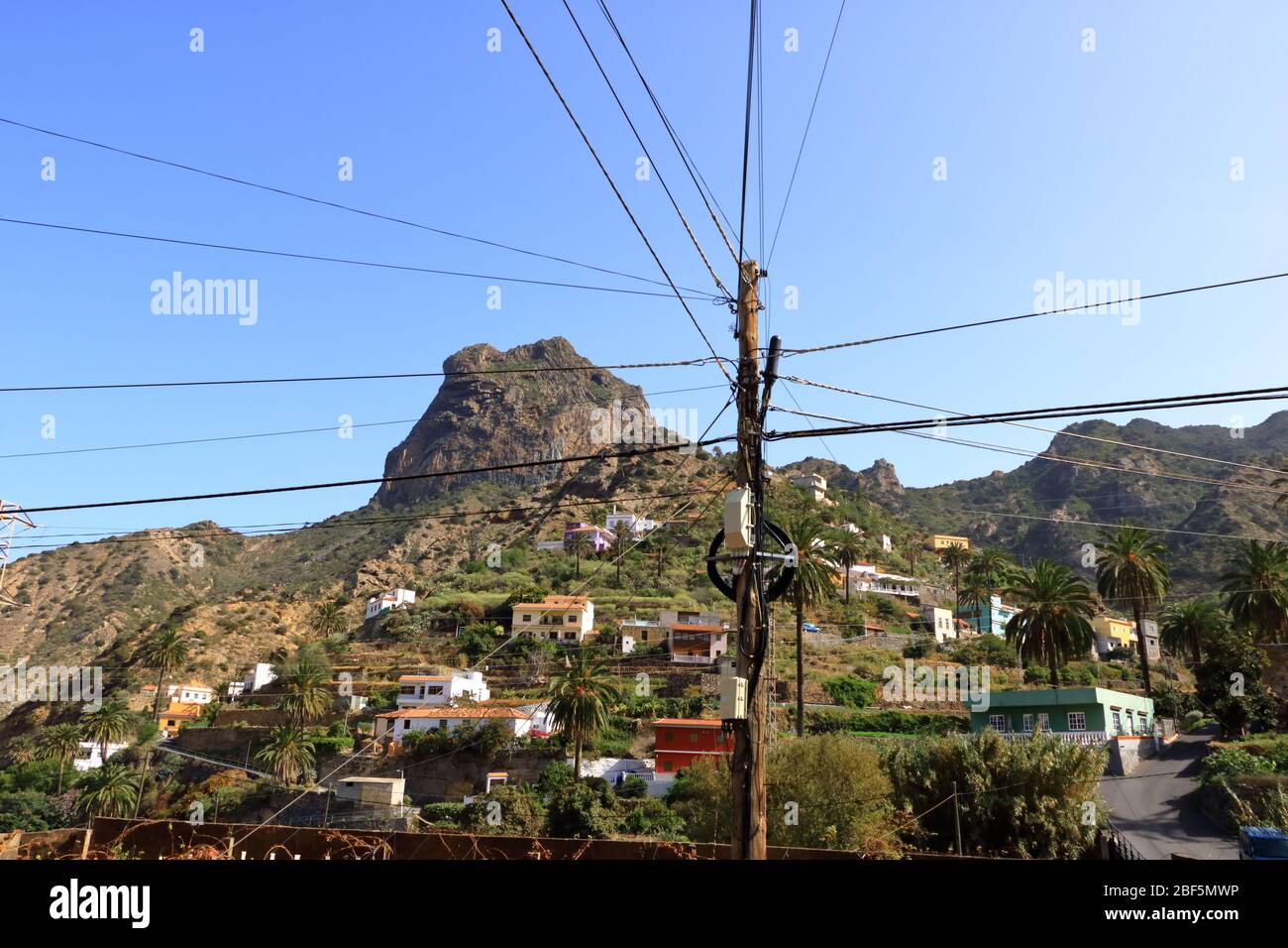 La Gomera - Roque El Cano au-dessus de la ville de Vallehermoso Banque D'Images
