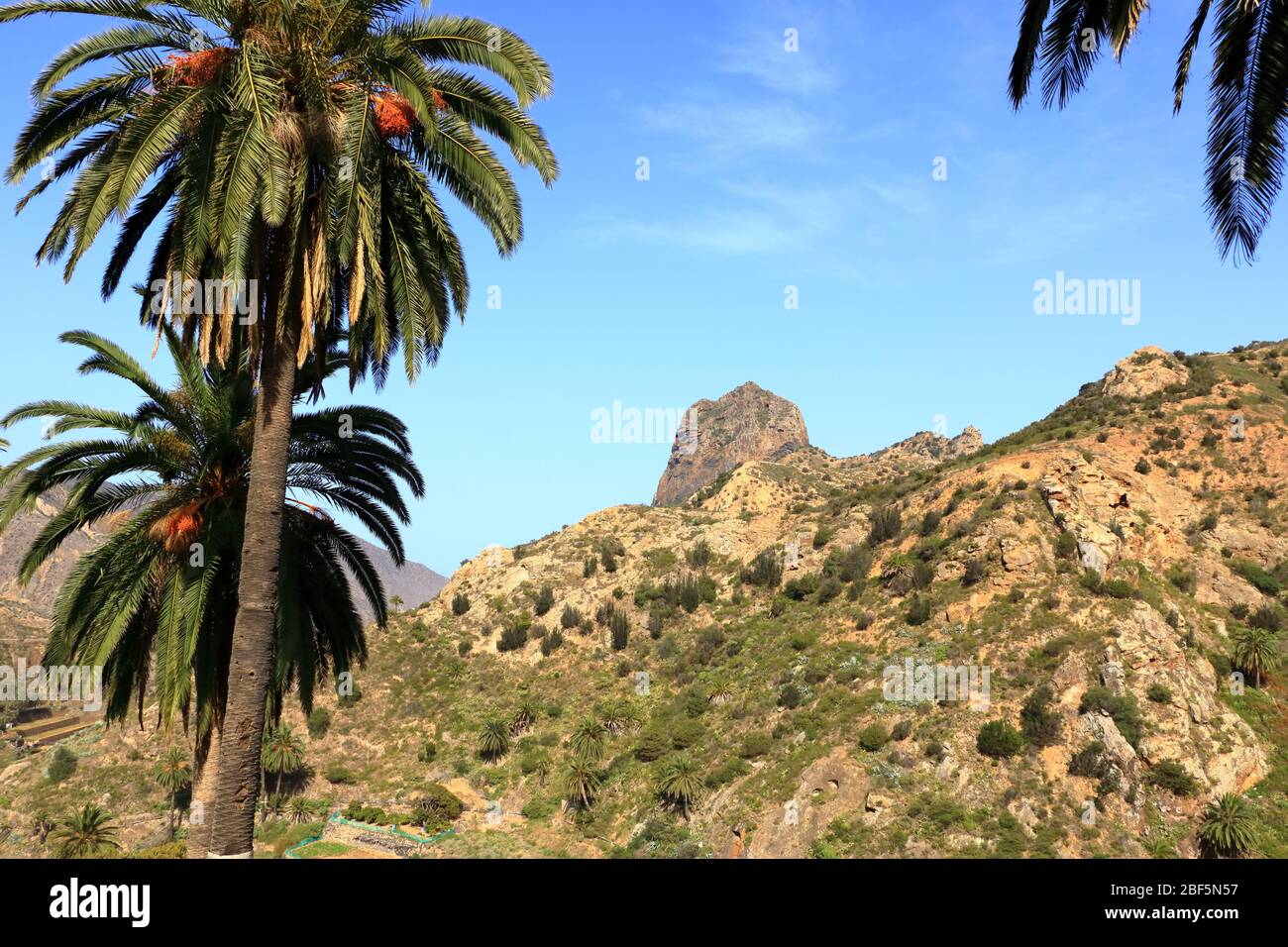 La Gomera - Roque El Cano au-dessus de la ville de Vallehermoso Banque D'Images