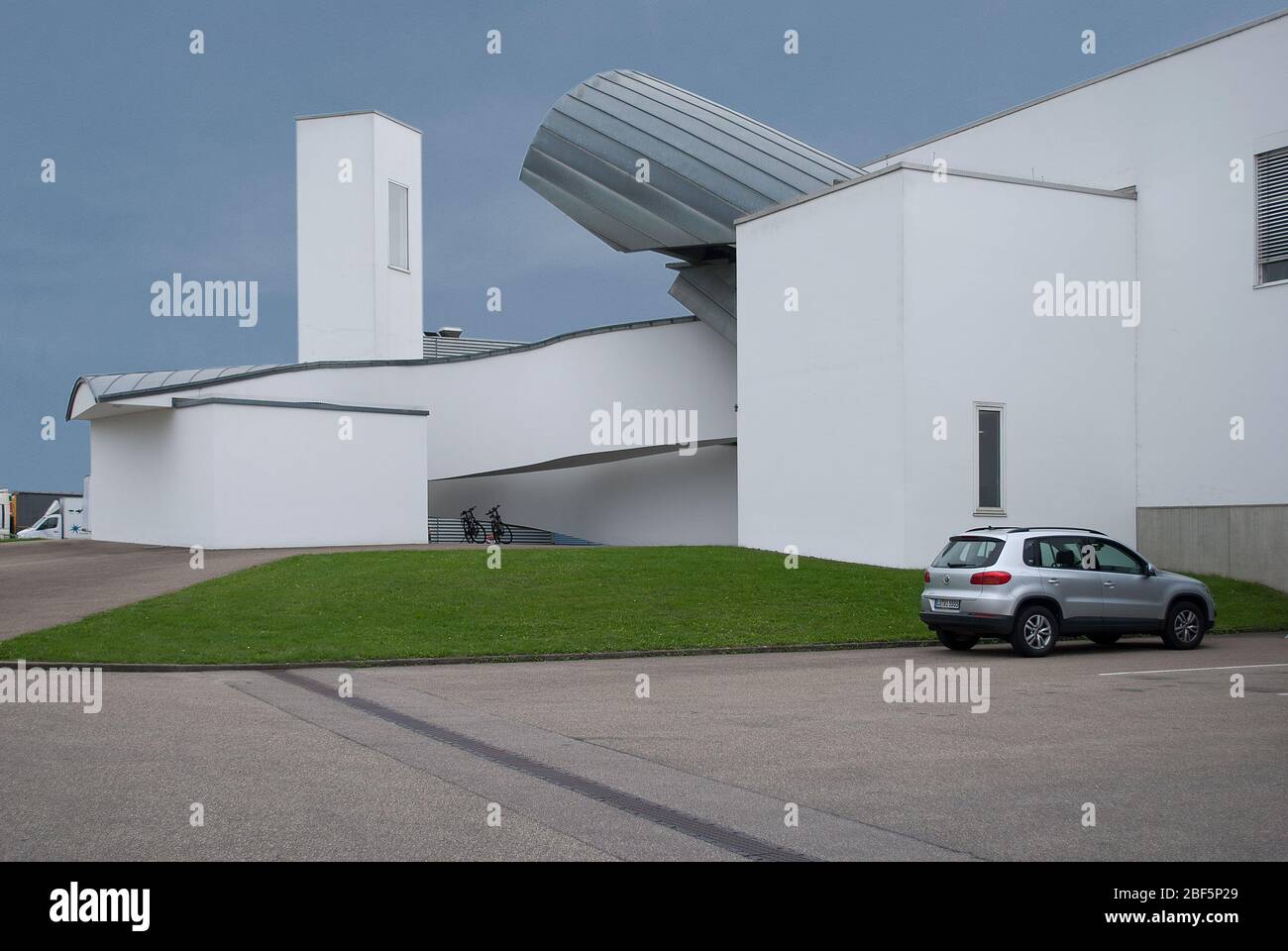 White Deconstructivist Architecture Vitra Design Museum Gallery Vitra Campus by Frank Gehry Banque D'Images