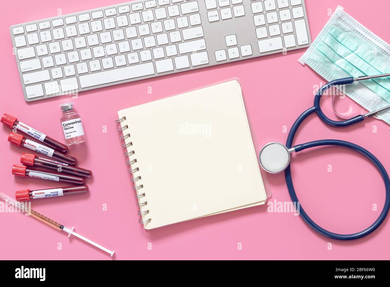 Échantillon sanguin de coronavirus dans le tube à essai pour analyse covid-19 avec des résultats positifs. Laboratoire d'analyse pour l'essai et inventer le médicament et le vaccin durin Banque D'Images