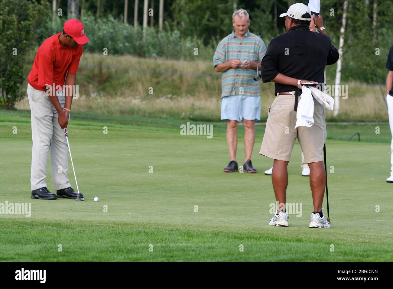Bill Murray et Tony Finau jouant au golf à a ProAm en Suède. Stockholm / Suède, Arlangastad, parcours de golf, août 2007. Banque D'Images