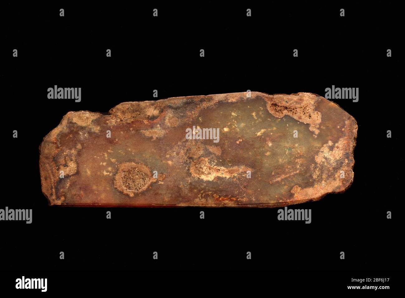 ; Chine ; CA. 1050-771 B.C.E.; Jade (néphrite); H x l x P: 10,6 x 4 x 0,2 cm (4 3/16 x 1 9/16 x 1/16 po); Don de Charles Lang freer Banque D'Images