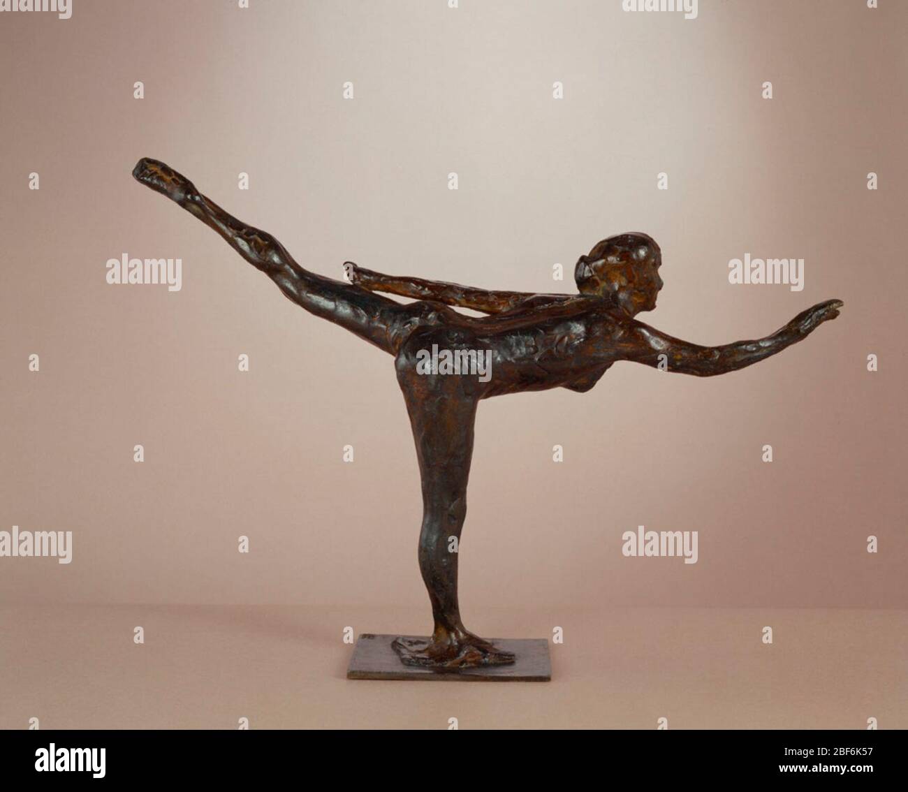 Danseur Arabesque sur le bras gauche de jambe droite en ligne. Mme A.A. Hébrard (veuve d'Adrien de la Foundry / Galerie Hébrard), ParisM. Knoedler, New York, au 22 octobre 1958 (#A7075, avec provenance, identifié comme l'un des décors 'servi pour le fondateur')Joseph H. Hirshhorn, New York, 22 octobre 1958-17 mai 1966Don de Joseph H. Banque D'Images
