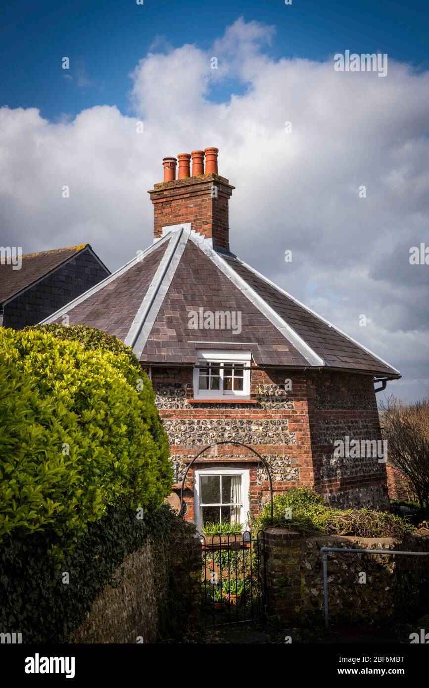 La base tronquée d'un ancien moulin à vent appartenant autrefois à Leonard et Virginia Woolf dans le centre de Lewes, East Sussex, Royaume-Uni Banque D'Images