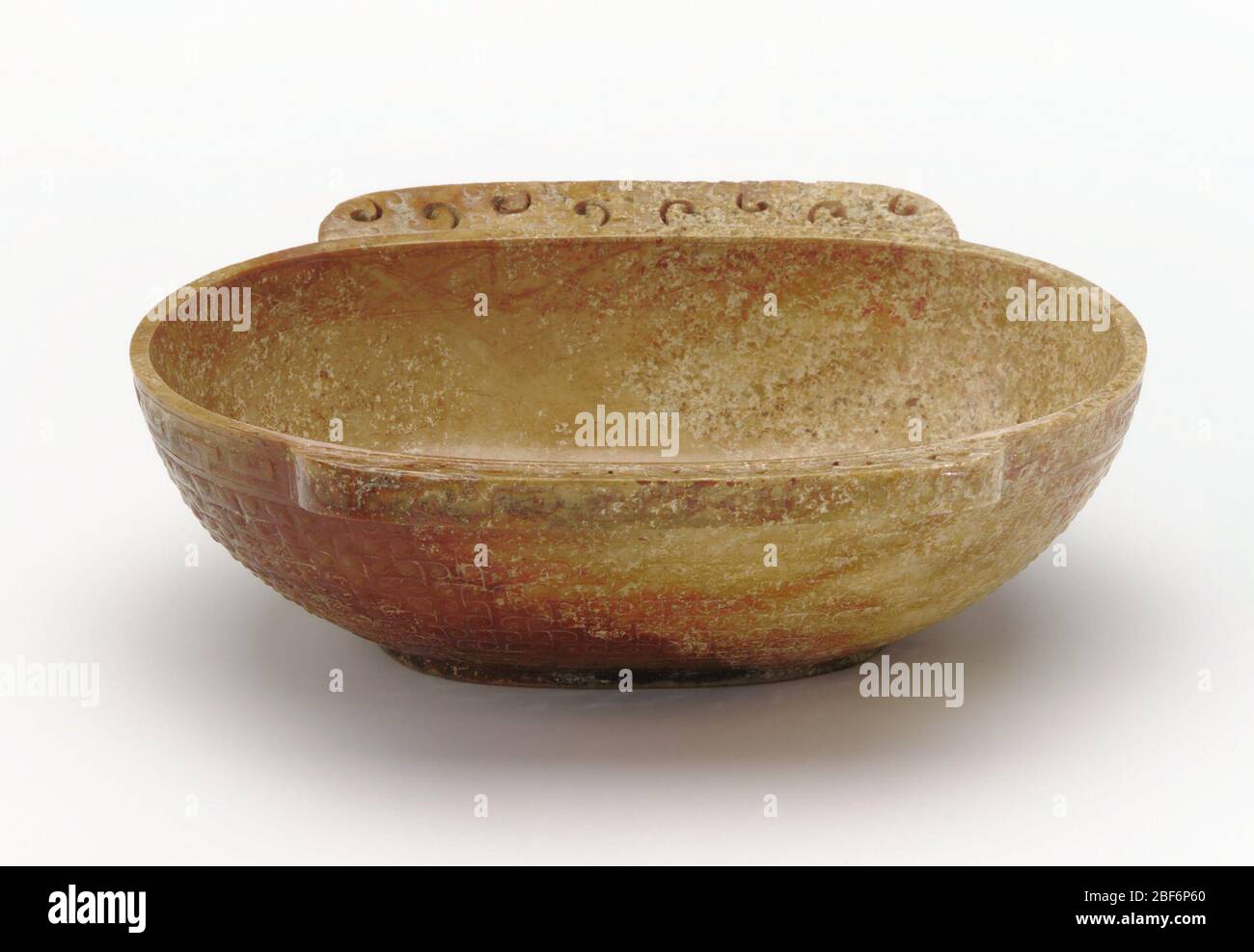 ; Chine ; 475-221 B.C.E. ; Jade (néphrite) ; H x l x D : 4,5 x 13,2 x 10,6 cm (1 3/4 x 5 3/16 x 4 3/16 po) ; Achat Banque D'Images