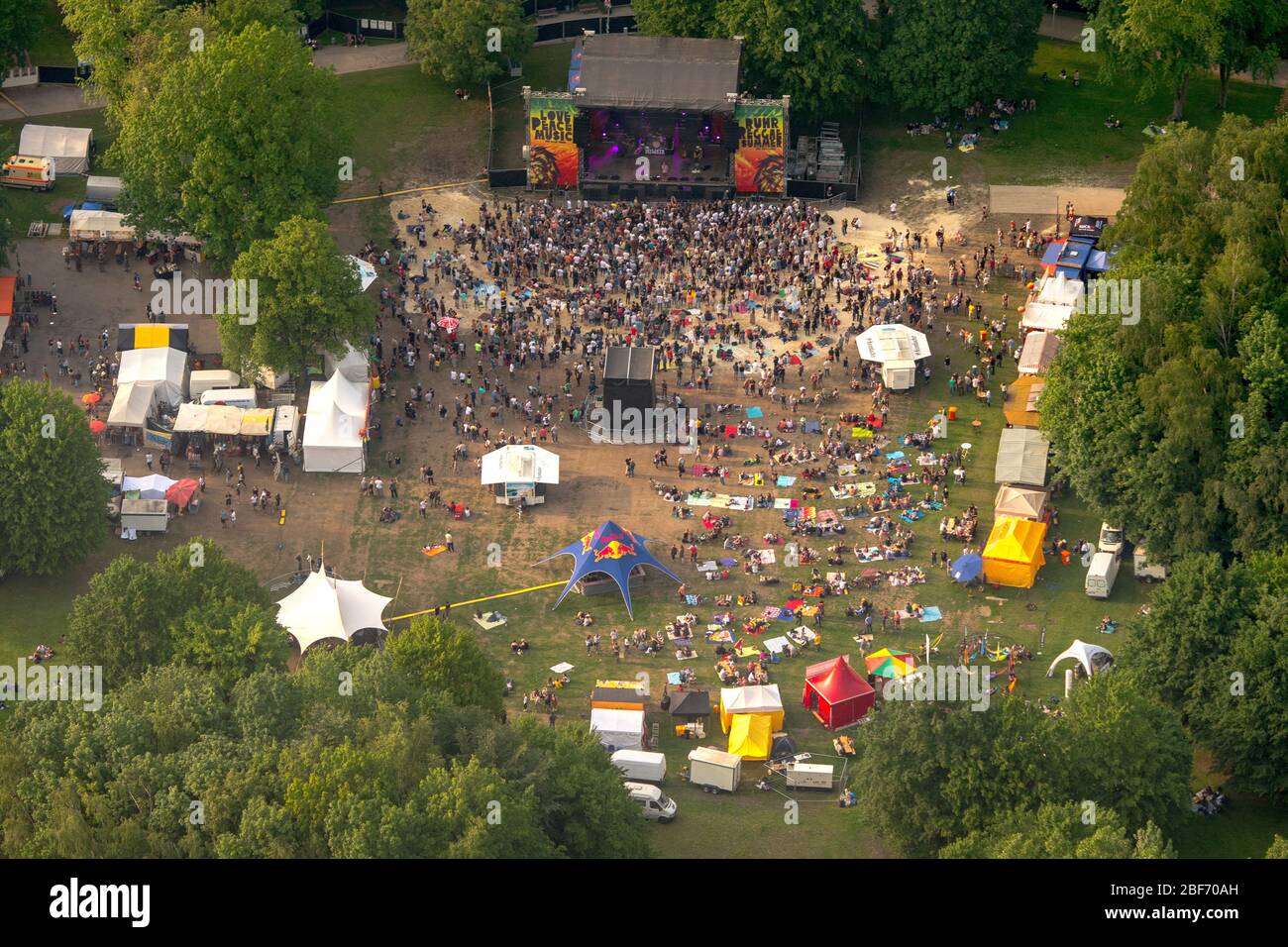 , concert de musique sur la scène extérieure des Reggae festival im Revierpark Wischlingen à Dortmund, 26.05.2016, vue aérienne, Allemagne, Rhénanie-du-Nord-Westphalie, Ruhr Area, Dortmund Banque D'Images