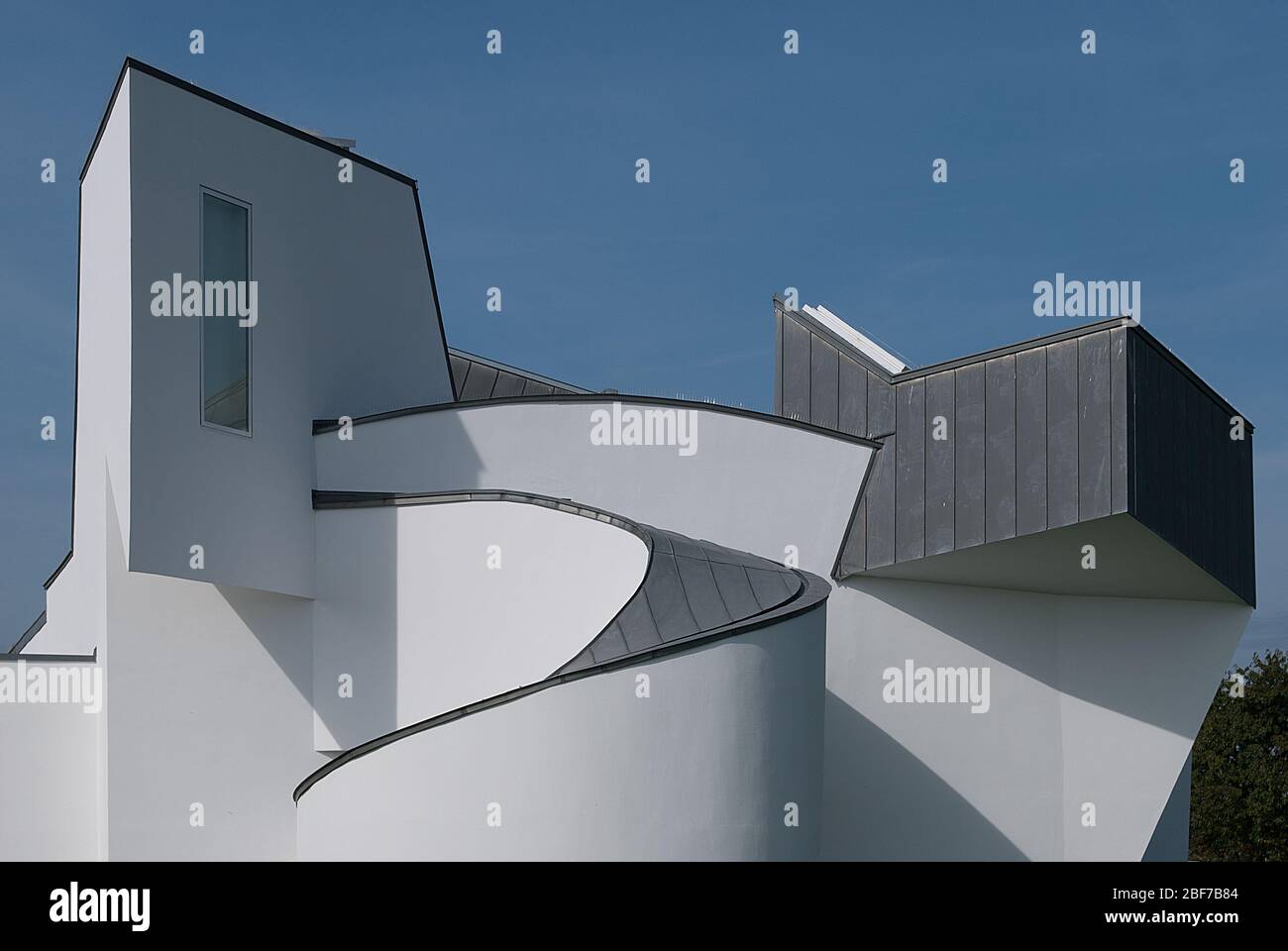 White Deconstructivist Architecture Vitra Design Museum Gallery Vitra Campus by Frank Gehry Banque D'Images