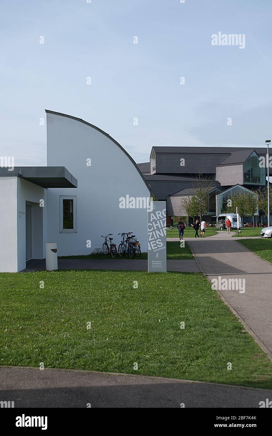 White Deconstructivist Architecture Vitra Design Museum Gallery Vitra Campus by Frank Gehry Banque D'Images