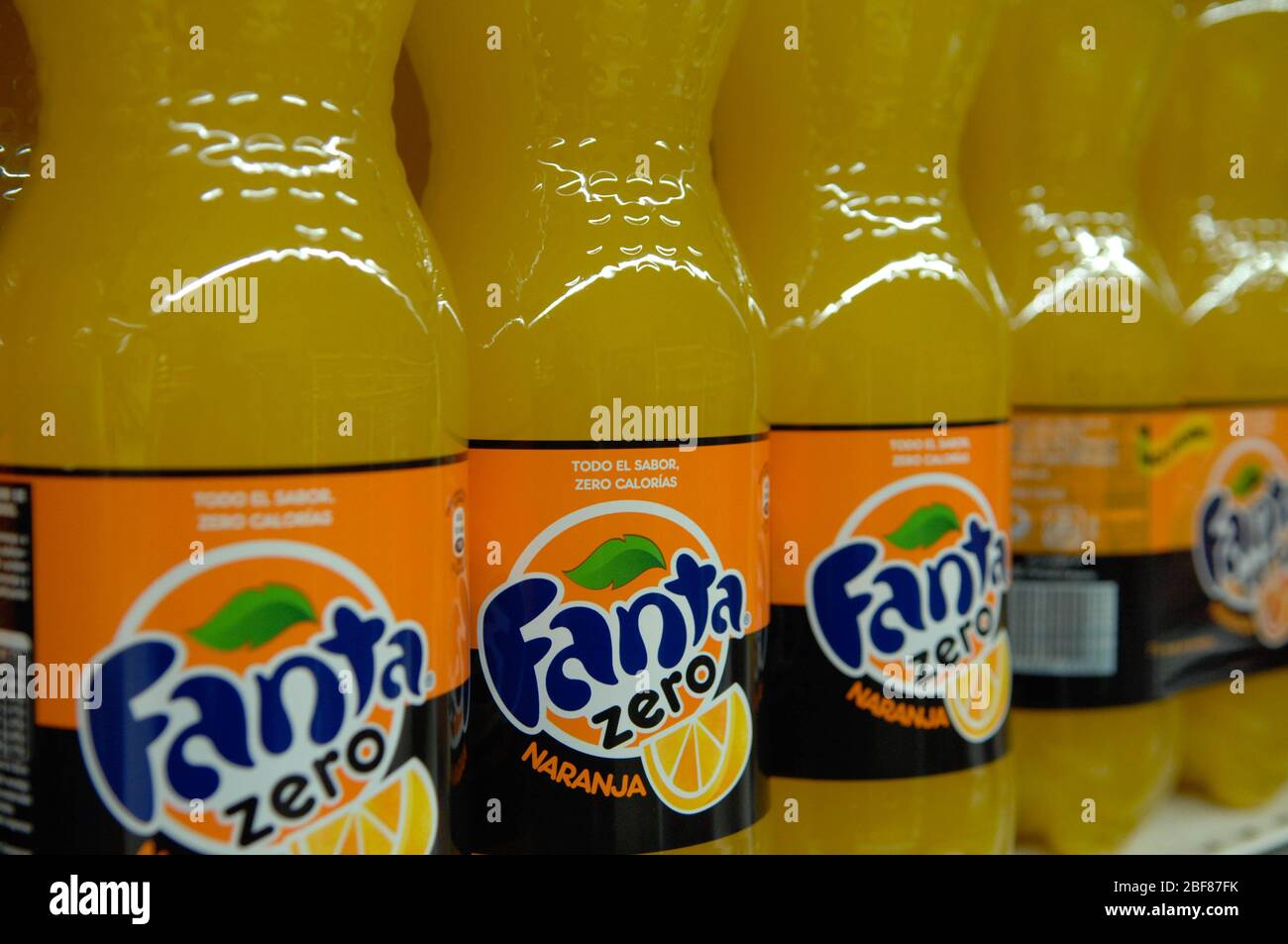 Bouteilles de soda, orange,fanta Banque D'Images