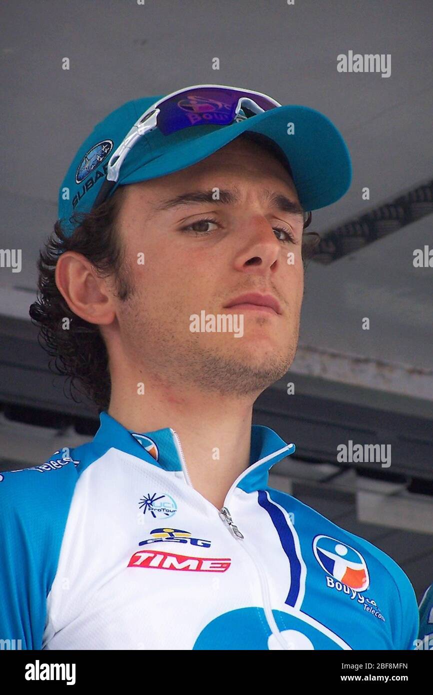 Radsport - CYCLISME TOUR DE FRANCE 12 autographes coureurs ÉQUIPES