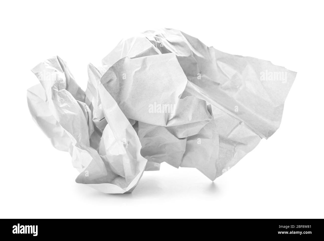 Papier froissé sur fond blanc. Concept de recyclage Banque D'Images