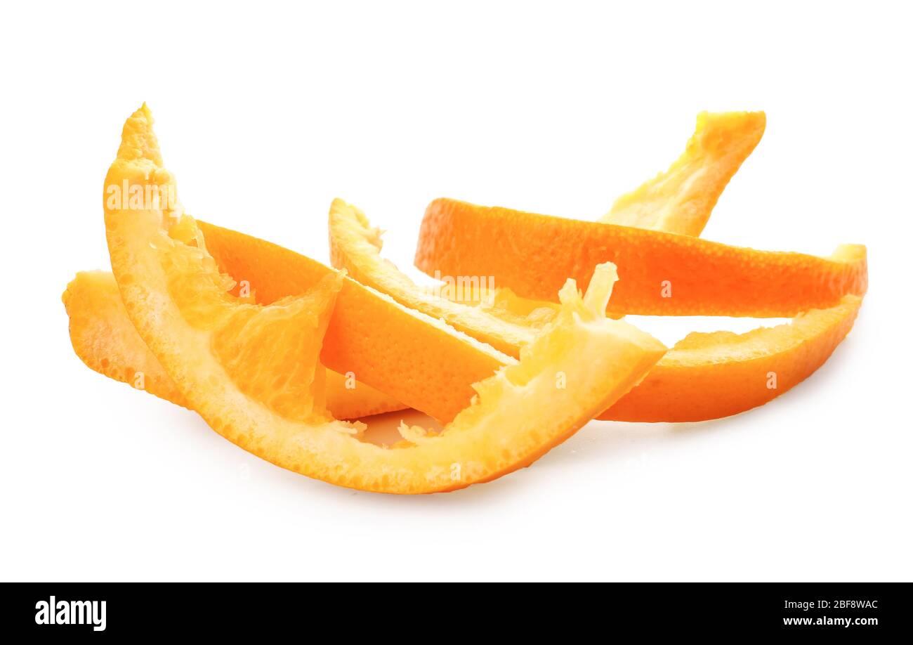 Peau d'orange sur fond blanc. Concept de recyclage Banque D'Images