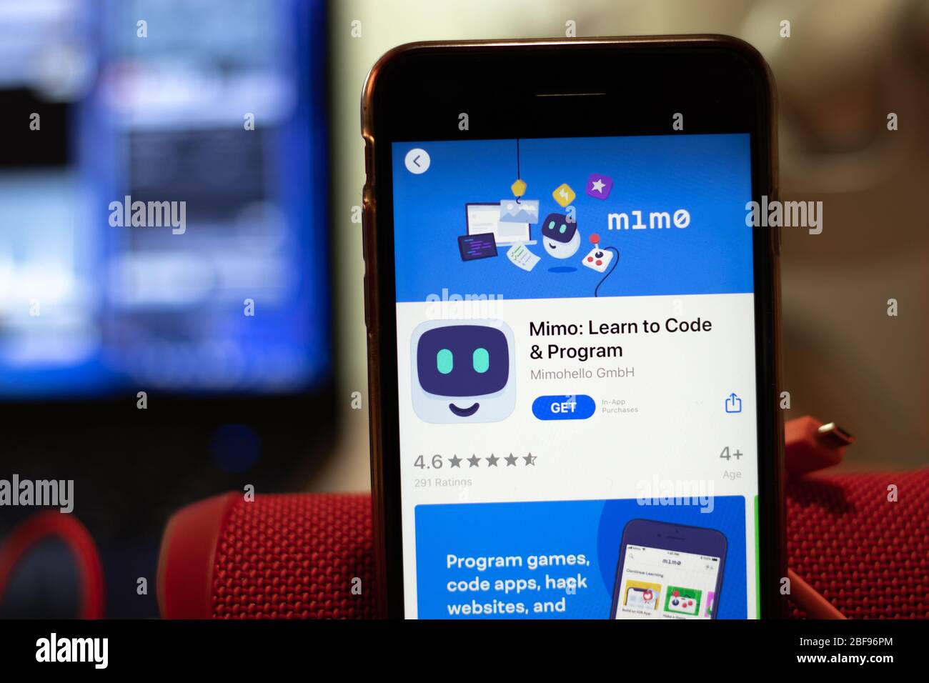 Los Angeles, Californie, États-Unis - 16 avril 2020: Mino apprendre à coder le logo à l'écran de près. Icône de l'App Store visible sur l'écran du téléphone, par exemple Banque D'Images