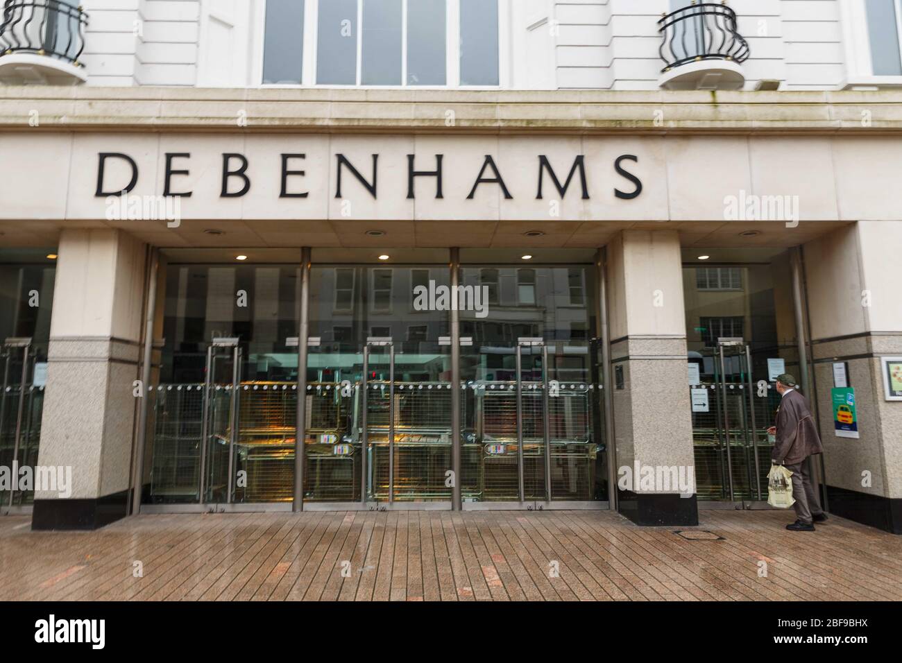 Cork, Irlande. 17 avril 2020. Les détaillants ressentent l'impact de Covid-19, Cork City. Debenhams et Oasis, deux détaillants de ville de liège ont arrêté jusqu'à présent en raison des effets dévastateurs de Covid-19. Crédit: Damian Coleman/Alay Live News Banque D'Images