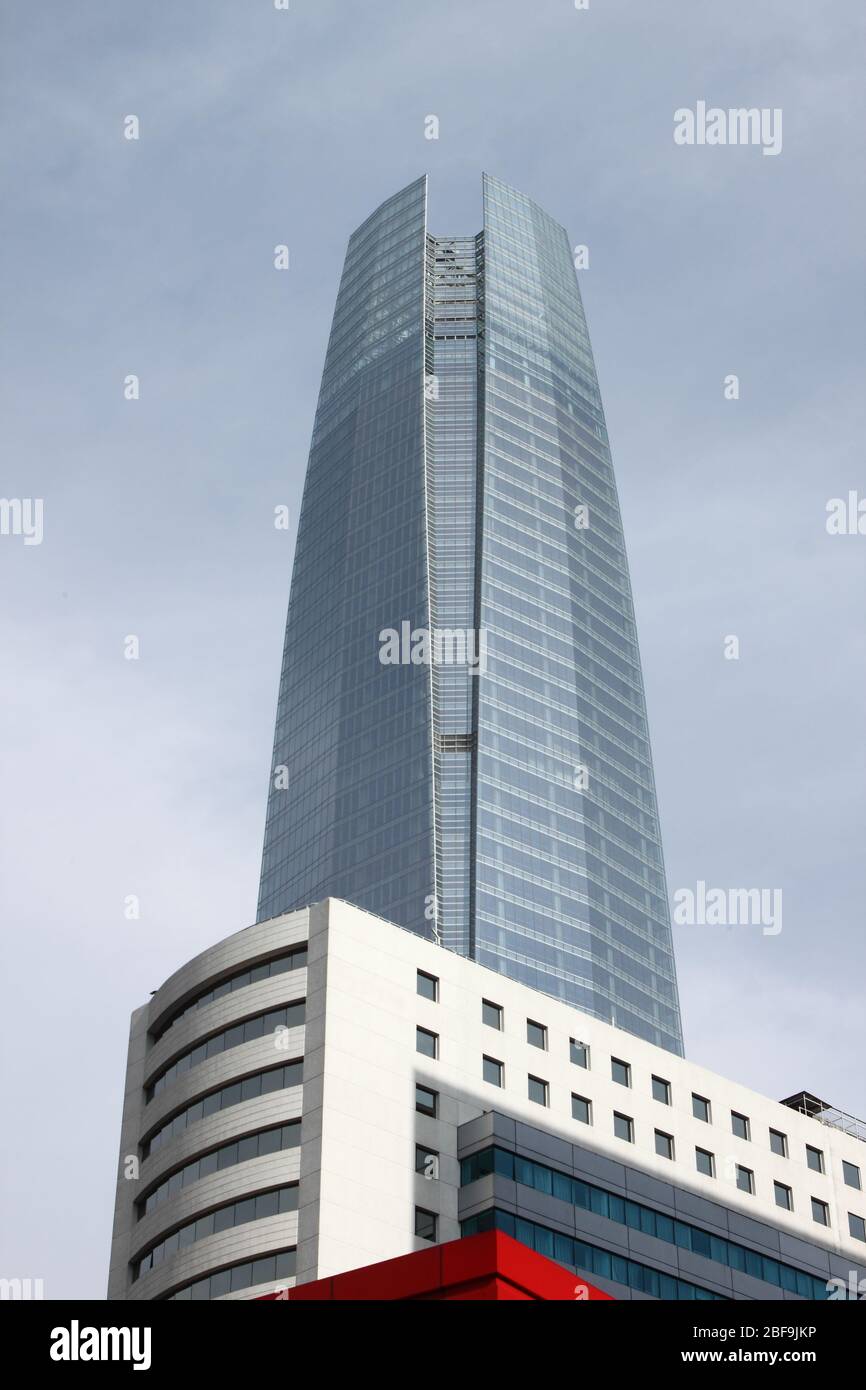 Santiago, Chili - 4 mai 2019: La Costanera Torre 2, également connue sous le nom de Gran Torre Santiago. C'est le bâtiment le plus haut d'Amérique latine Banque D'Images