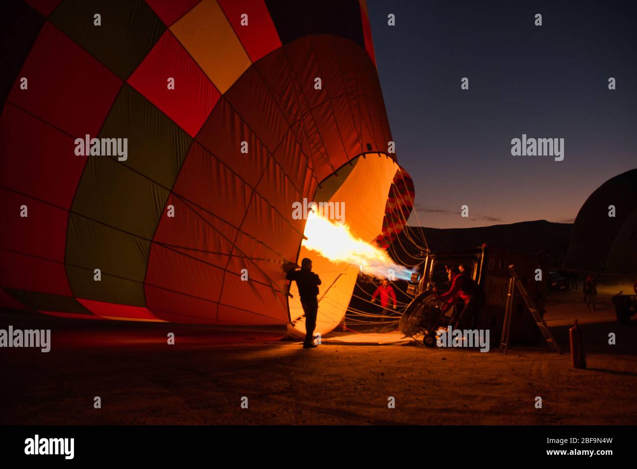 Ballon d'air volant sur le ciel à Cappadoce, Goreme, Nevsehir, Turquie. Vacances, voyage et vacances en Cappadoce Turquie Banque D'Images