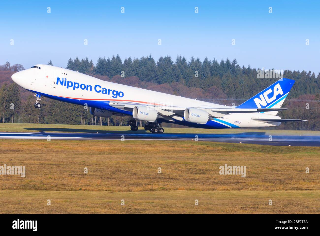 Francfort Hahn, Allemagne – 29 novembre 2019 : Nippon Cargo 748 à l'aéroport de Francfort. Banque D'Images