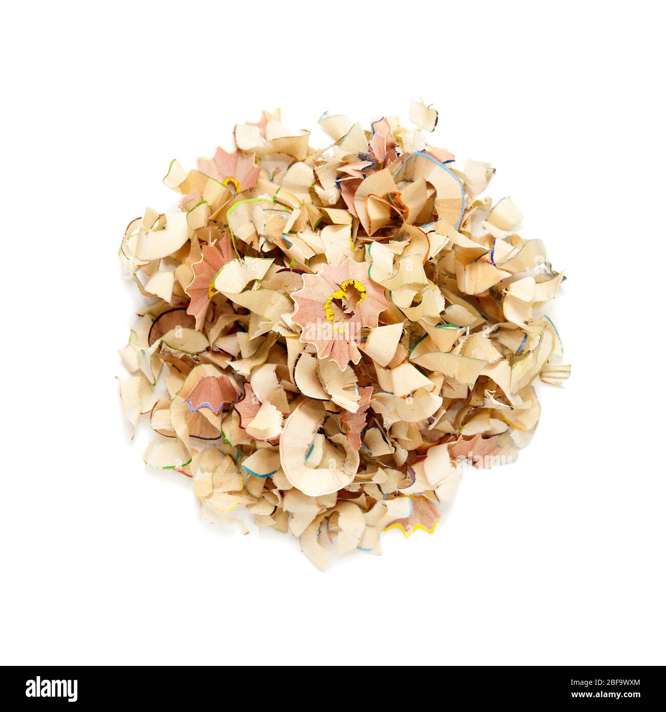 Forme circulaire en copeaux de crayon colorés à utiliser dans votre conception. Banque D'Images