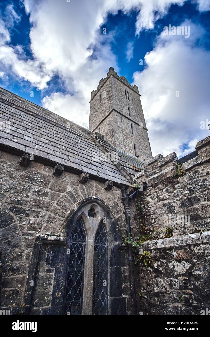 Vue extérieure de l'église Saint-Nicolas, Adare, comté de Limerick, Irlande Banque D'Images