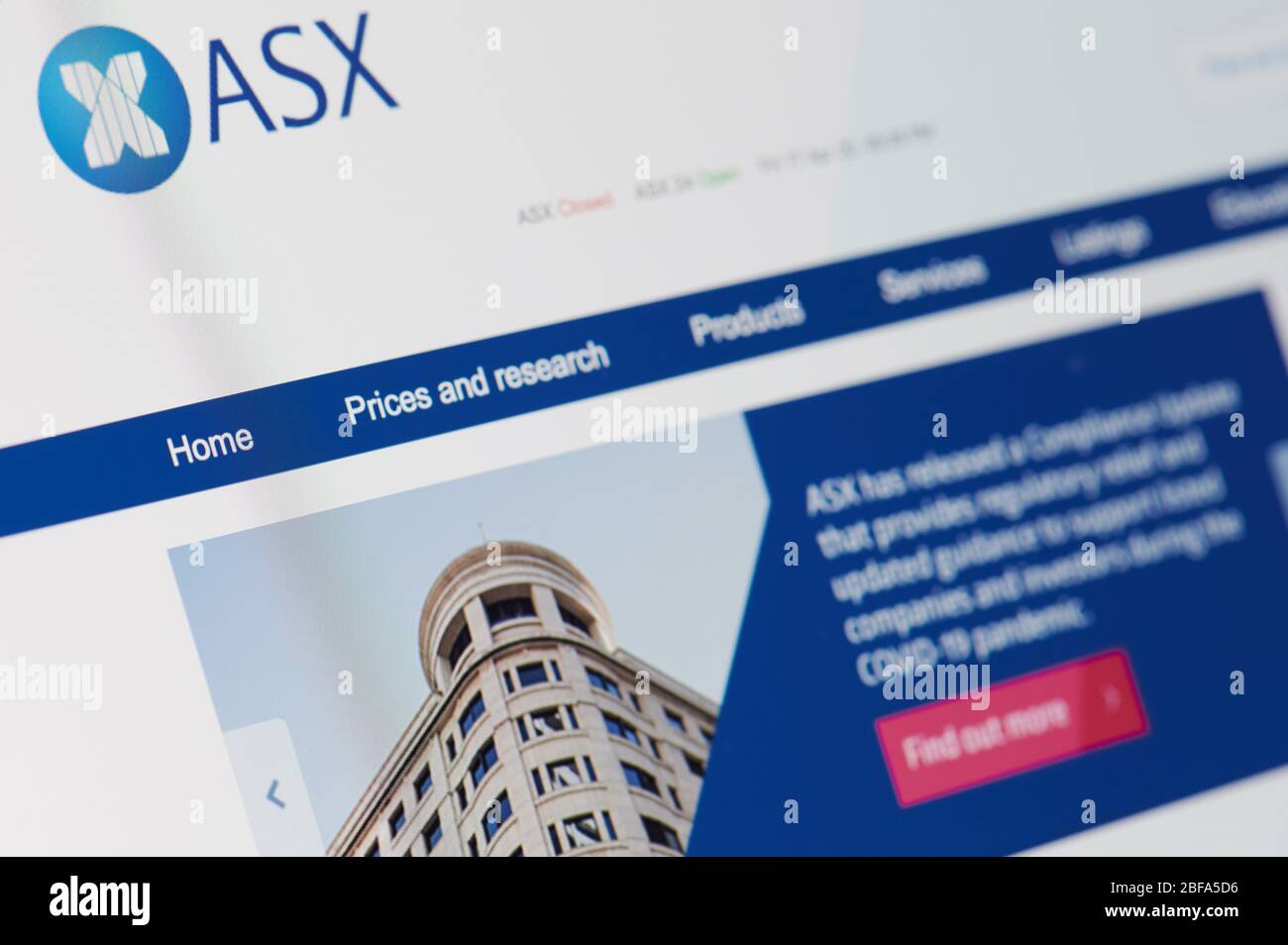 New-York , États-Unis - 17 avril 2020: Utilisation de la bourse australienne de valeurs mobilières vue rapprochée sur l'écran d'ordinateur Banque D'Images