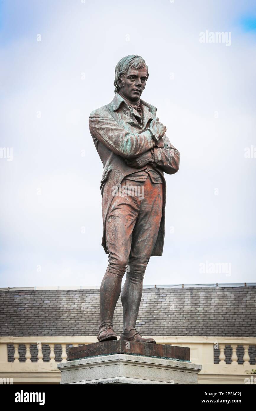Statue de Robert Burns, poète écossais du XVIIIe siècle, sur la place de la statue de Burns, Ayr, Ayrshire, Écosse, Royaume-Uni Banque D'Images