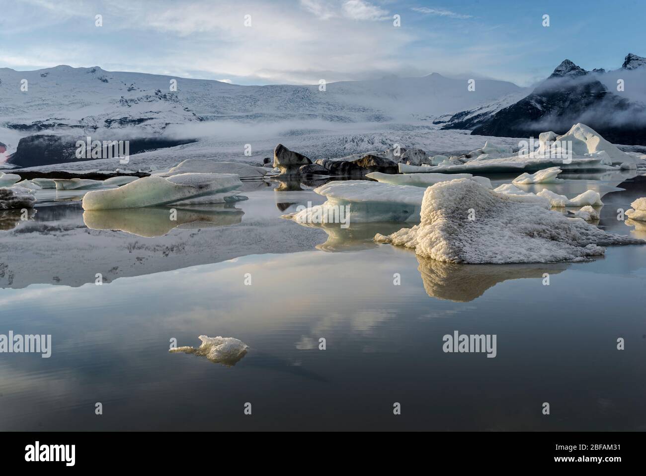 Langue du glacier de Fjallsarlon, Parc national de Vatnajokull, Islande Banque D'Images