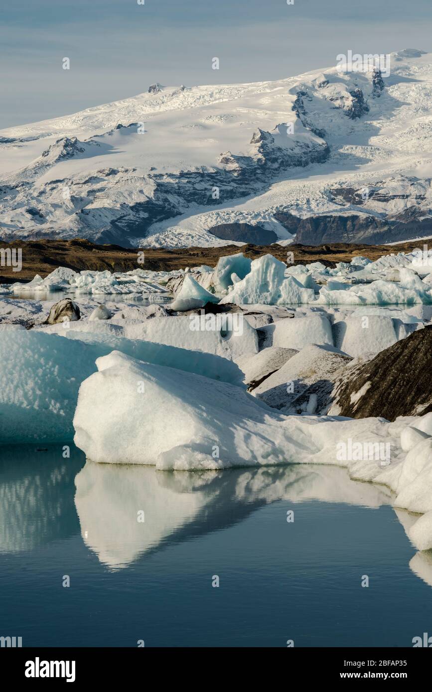 Icebergs de lagon de Jokulsarlon. Islande Banque D'Images