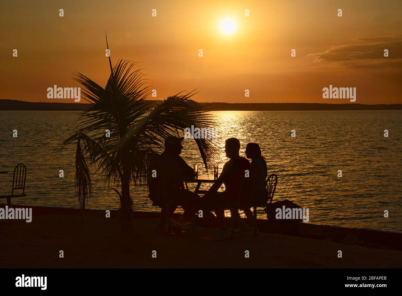 Profitez d'un coucher de soleil à Punta Gorda, Cienfuegos, Cuba Banque D'Images