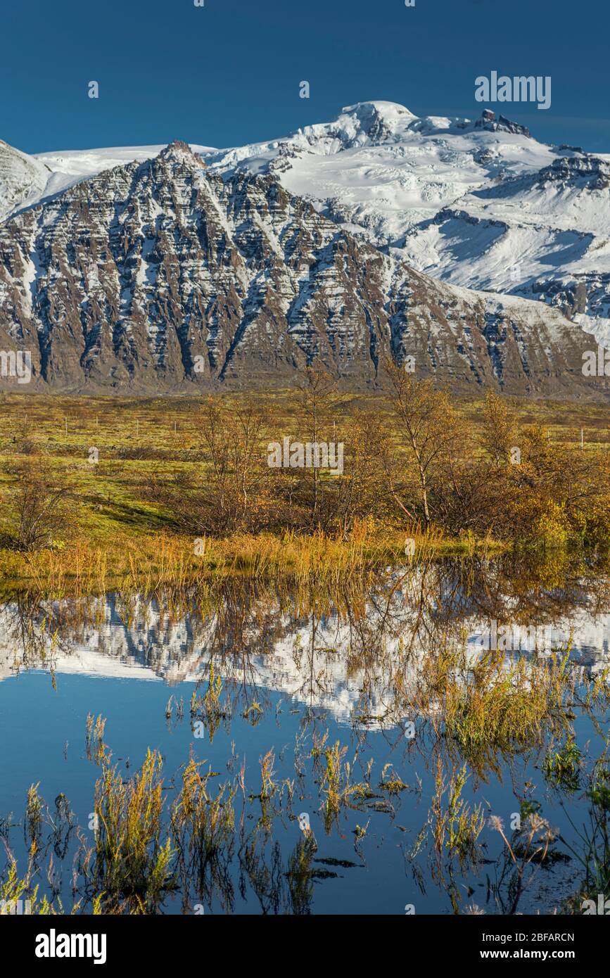 Neige de montagne couverte en automne à Skaftafell. Islande Banque D'Images